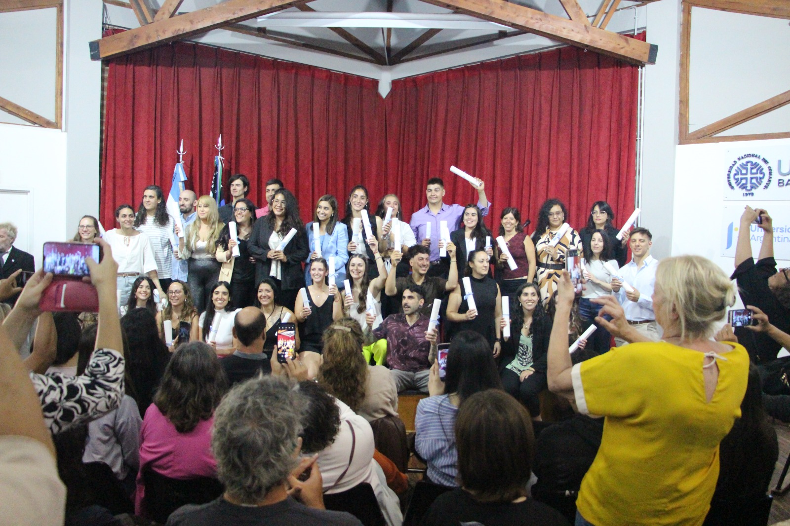 Los egresados del Centro Regional Universitario Bariloche. Foto: gentileza