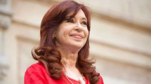 Imagen de Cristina Kirchner apuntó contra la Corte Suprema por un fallo a favor de Mauricio Macri en la causa del Correo