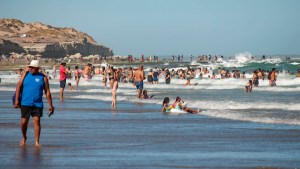 Sufrió un ACV mientras veraneaba en Las Grutas: es de Neuquén y está internada en Viedma