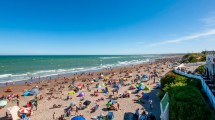 Imagen de Verano en colectivo: el destino de playa más barato, los precios a Las Grutas, Puerto Madryn y más