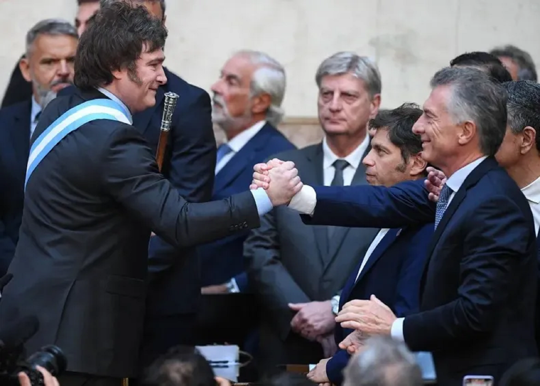 Javier Milei y Mauricio Macri unidos hacia las elecciones 2025.