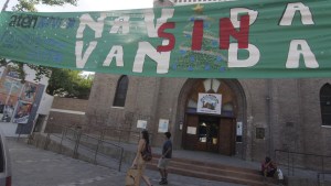 Cena de Navidad para las personas sin techo frente a la Catedral de Neuquén