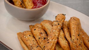 Bastones de garbanzo en la previa a la picada