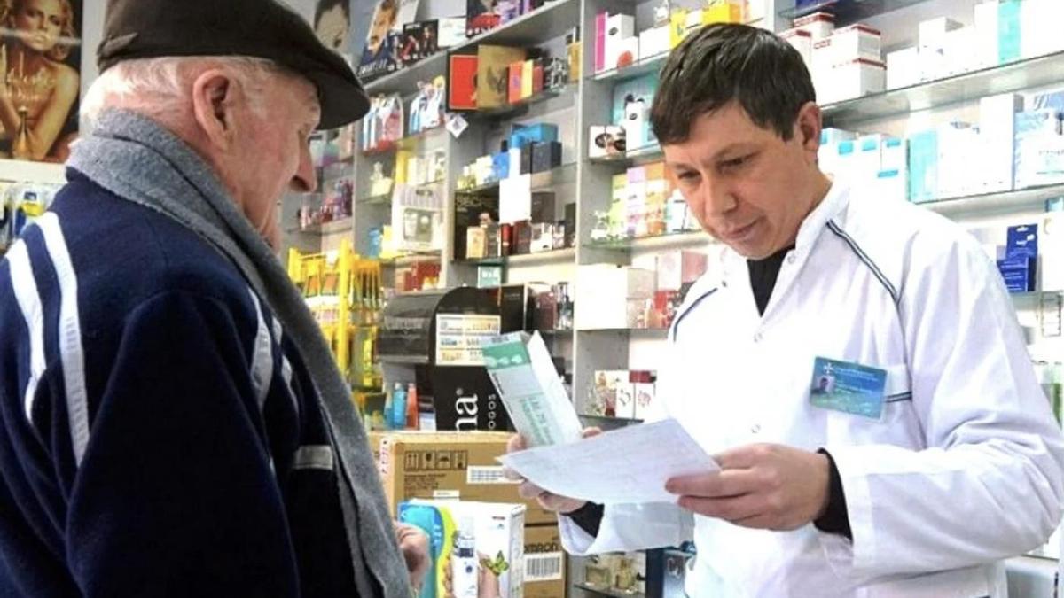 Ajuste. La motosierra vuelve a posarse sobre los jubilados con el recorte de la cobertura en medicamentos. 