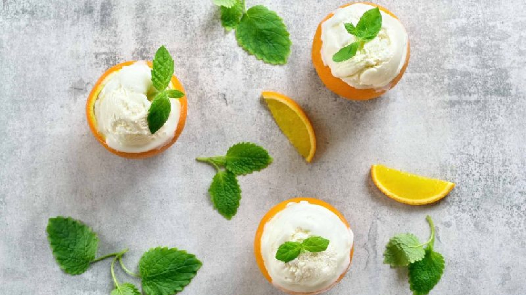 Helado cremoso de naranja.