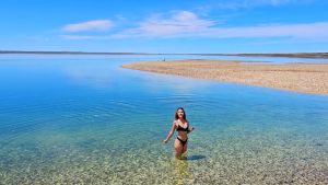 Pasó por Las Grutas, conoció el Caribe de la Patagonia y se llevó este regalo