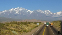 Imagen de La ruta de la muerte que une a Chile y Argentina: camiones y turistas en peligro