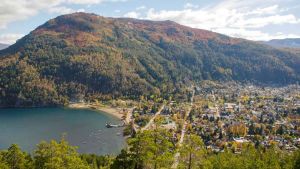 Cierre de la costanera del lago Lácar: seguirá clausurado, se retrasó los análisis en San Martín de los Andes