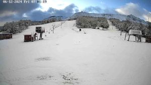 Nieve en San Martín de los Andes en pleno diciembre: amaneció de blanco el cerro Chapelco