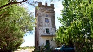 Apuñalaron a un hombre tras discutir con sus vecinos en San Javier: está internado grave en Viedma