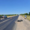 Imagen de Volcó una moto por la mala maniobra de un camión en la Ruta 22, cerca de Allen