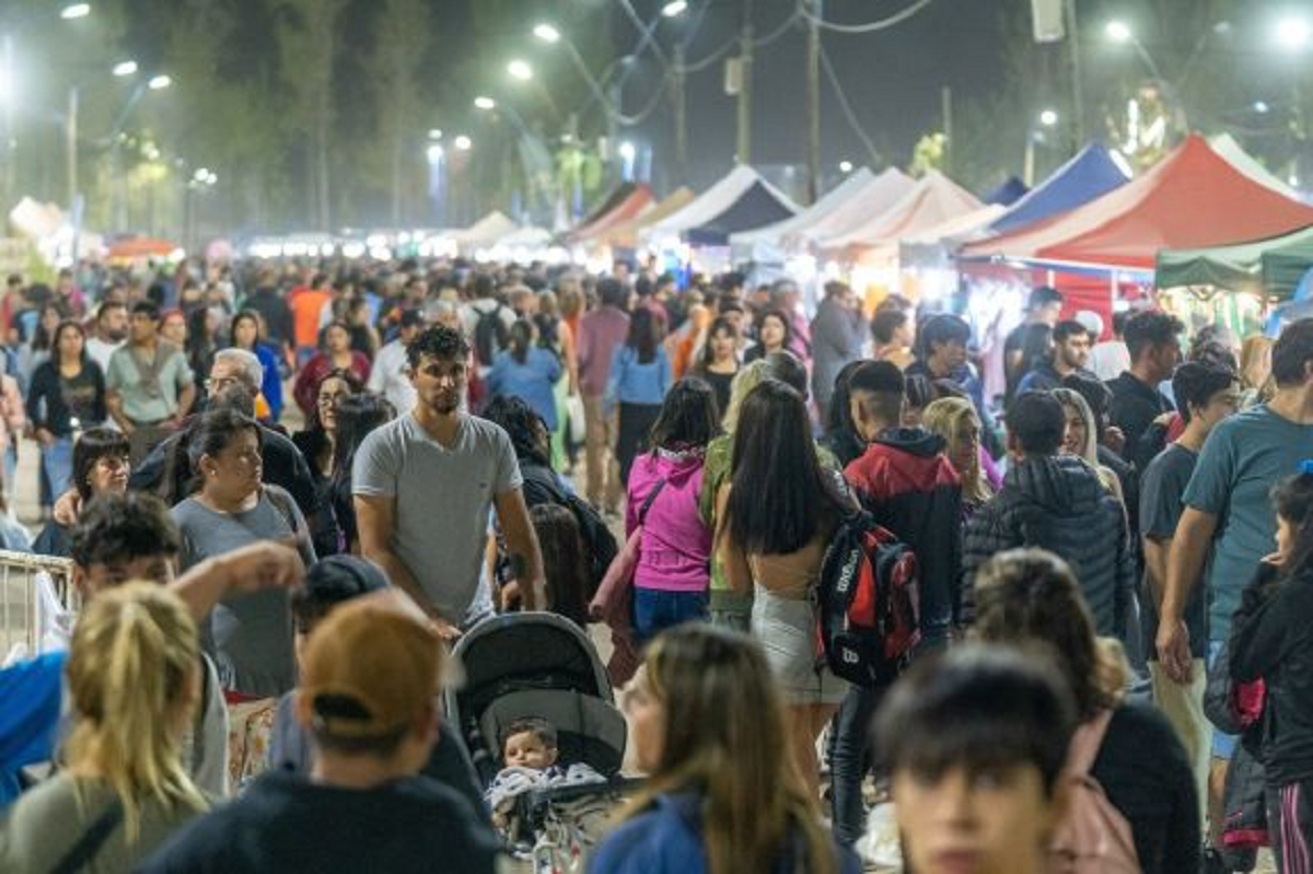 Comienza la venta de stands artesanales. 