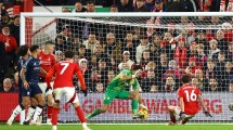 Imagen de La perlita de Dibu Martínez ante Nottingham Forest: así le frustró el gol a Nicolás Domínguez