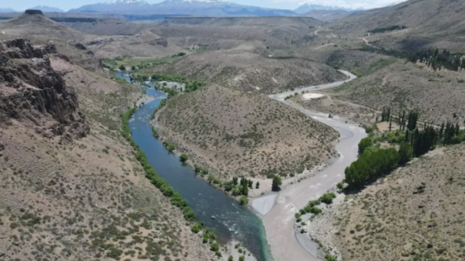 Continúa la búsqueda del criancero en el río Varvarco.