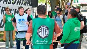 Cortes y marchas este jueves: arrancaron las protestas en Neuquén, Roca, Viedma y Bariloche