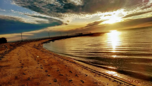 Una playa secreta en el sur, en el que solos escucharás el sonido del mar: hay pesca y bancos de ostras