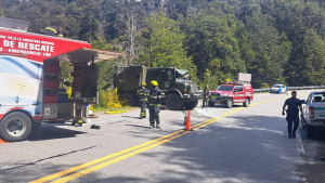 Volcó un camión de Gendarmería en la Ruta 40: seis heridos fueron derivados a Villa La Angostura