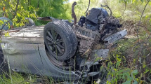 Imagen de Viajaba de Roca a Viedma, se quedó dormido y sufrió un impactante vuelco en la Ruta 3