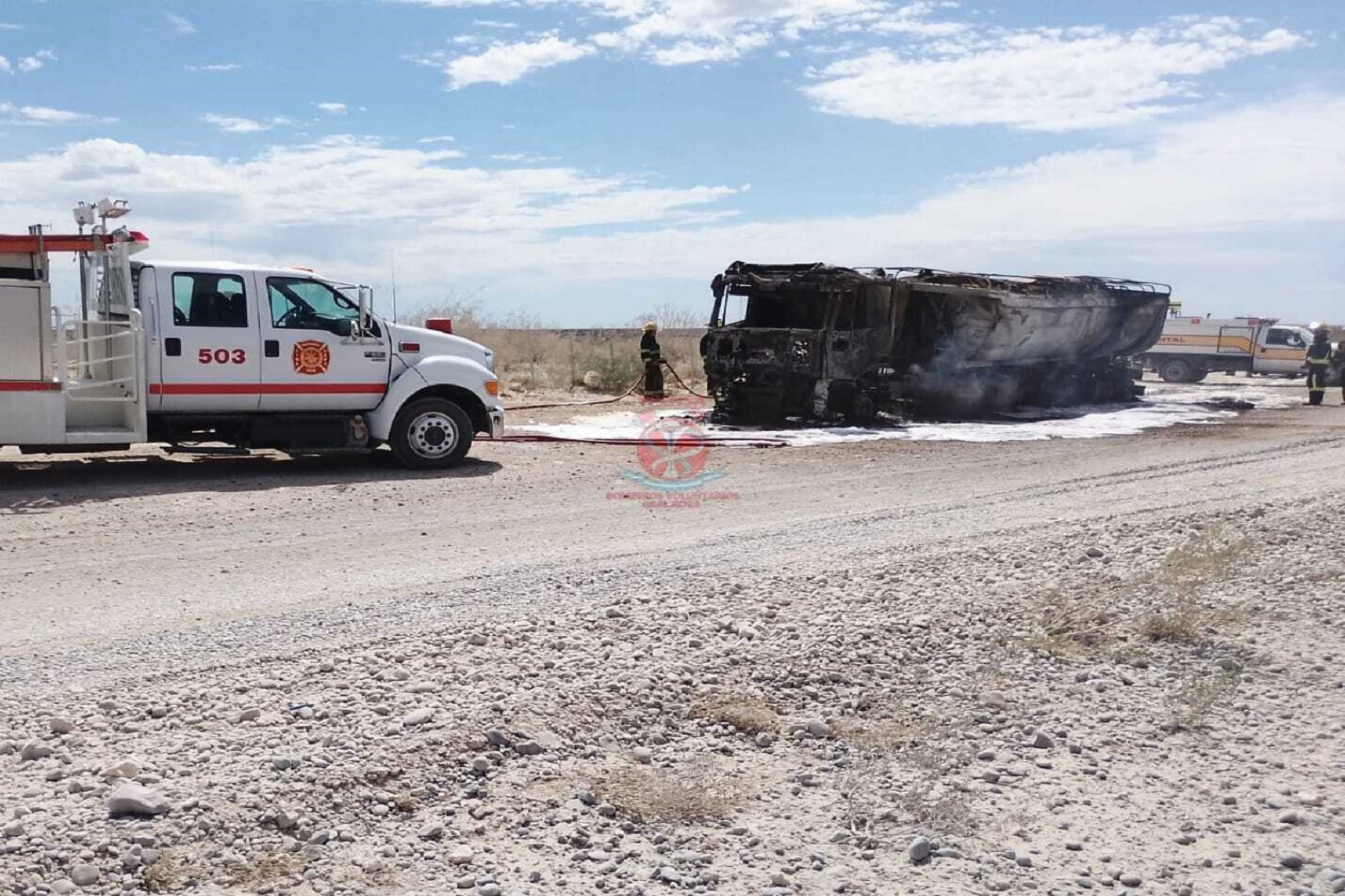 El camión quedó destruido. Foto: Bomberos Voluntarios de Roca.