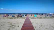 Imagen de Doradas como el sol: la playa con precios más bajos de la Patagonia en la que los días se comparten