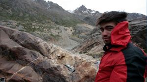 Rodrigo es un geólogo de la región que descubrió la edad de las rocas más antiguas de los Andes