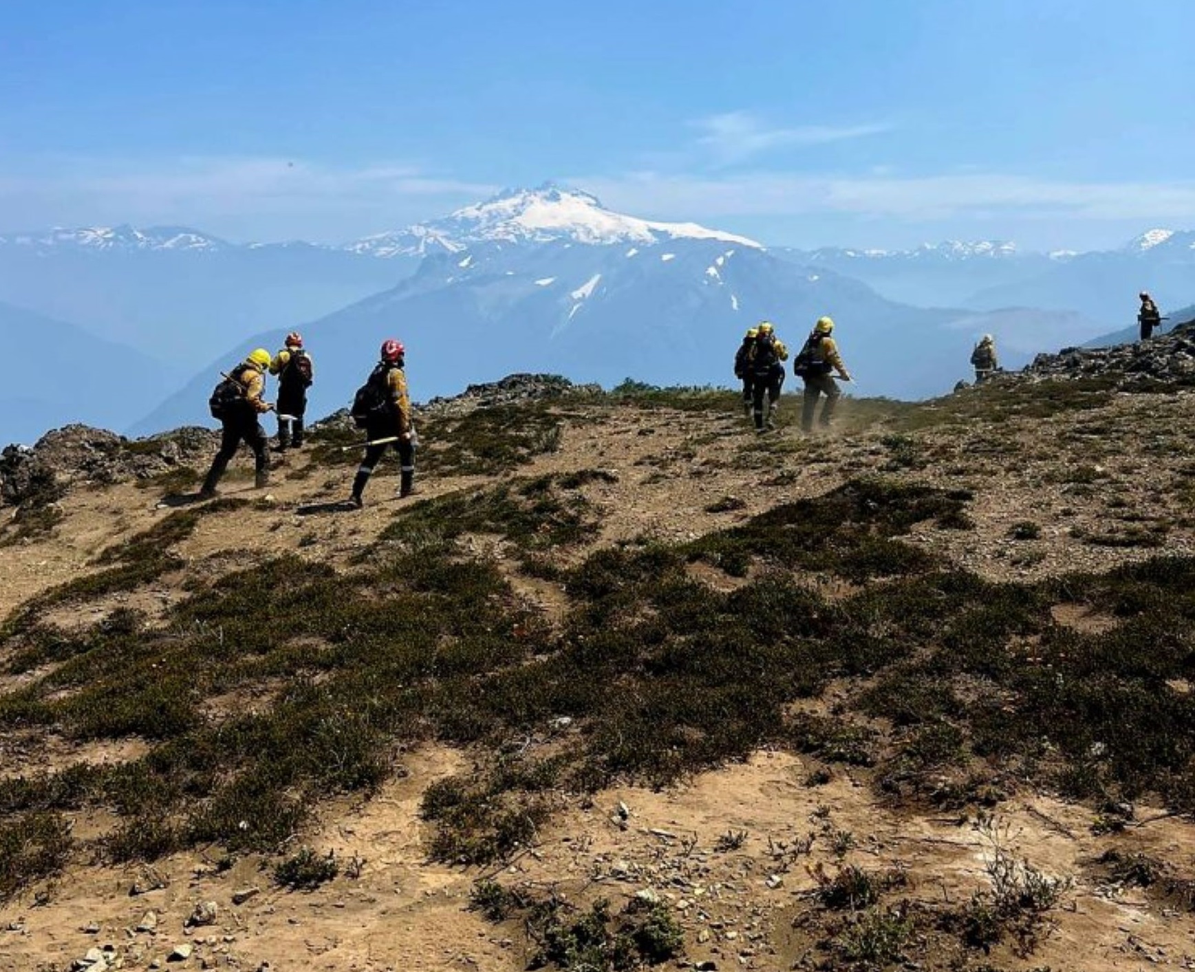 El trabajo de los brigadistas en el incendio. Foto: gentileza