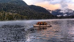 Un mes del incendio al sur de Bariloche: por qué trabajan para evitar que cruce el río Manso Medio