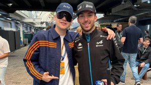 Bizarrap celebró la llegada de Franco Colapinto a Alpine con una foto retro junto a Pierre Gasly