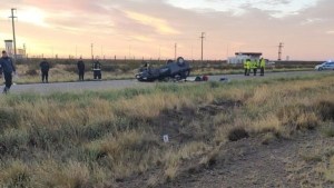 Dos niños heridos tras un vuelco sobre Ruta 3 en Chubut: la conductora se habría quedado dormida