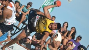 Sol de Mayo y Deportivo Mitre los ganadores de la segunda fecha del Circuito de Beach Handball