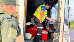 Un colectivo transportaba niños sin documentos a Salta: no figuraban en la lista de pasajeros