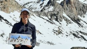 Mariana sube a las montañas de Bariloche, y con sus acuarelas las vuelve eternas