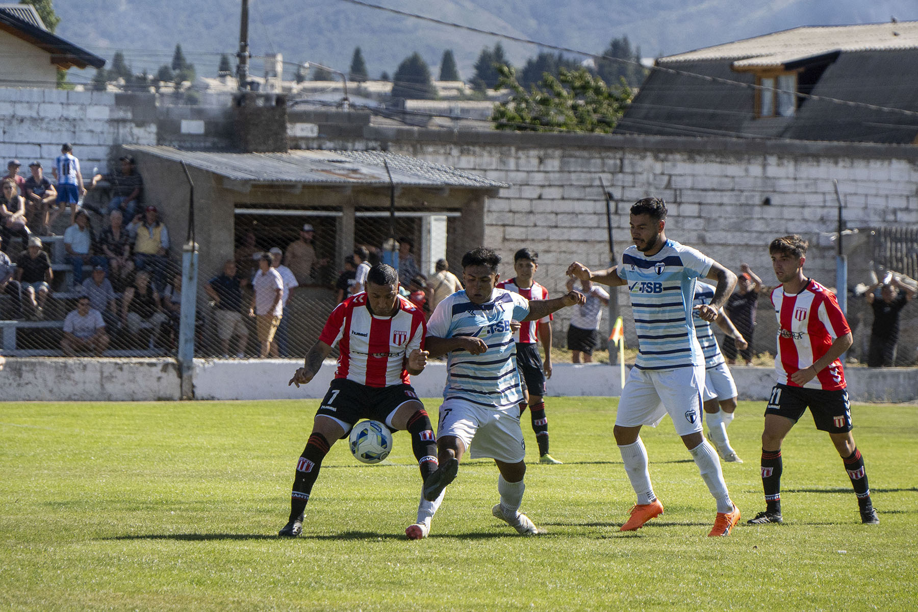 La Amistad le ganó 1-0 a Estudiantes en Bariloche. Foto: Marcelo Martinez / Patagonia.