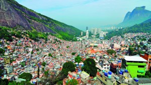 Viaje al interior de una de las favelas más grandes de Brasil