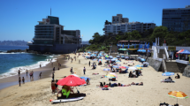 Imagen de Argentinos multados en Chile: alcohol en la playa, venta ilegal de comida y alimentos con marihuana