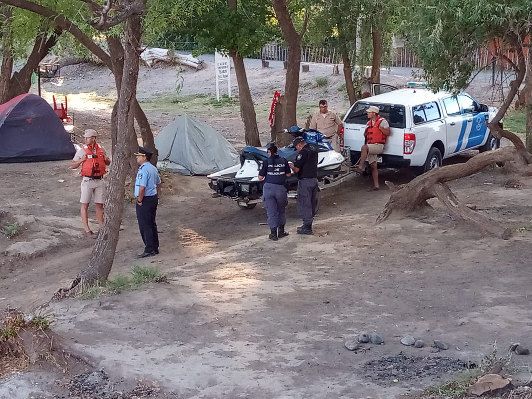 Los trabajos de búsqueda en el dique y sus inmediaciones. Foto: gentileza.