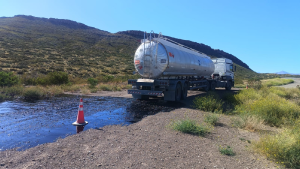 Derrame de petróleo sobre la Ruta 40, en Mendoza, cerca de Neuquén: denuncian que fue intencional