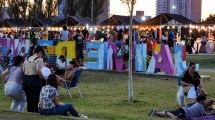 Imagen de En 12 fotos, miles de personas disfrutaron del primer día de la feria más grande de Neuquén