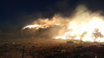 Imagen de Video |»Ya hubo una muerte»: nuevo incendio en el basural al lado un barrio en Neuquén