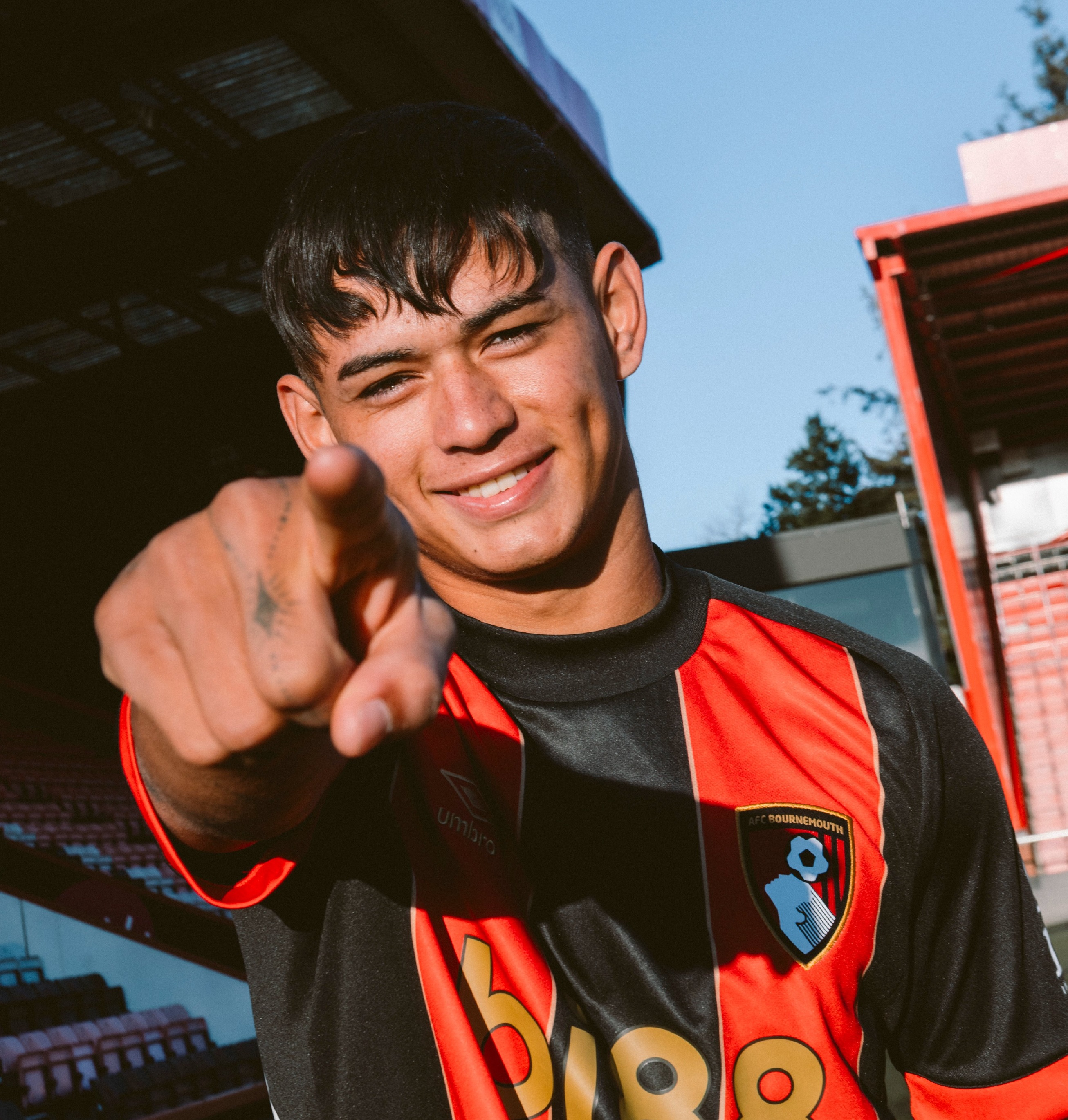 El lateral izquierdo de la selección Sub 20 continuará su carrera en la Premier League.