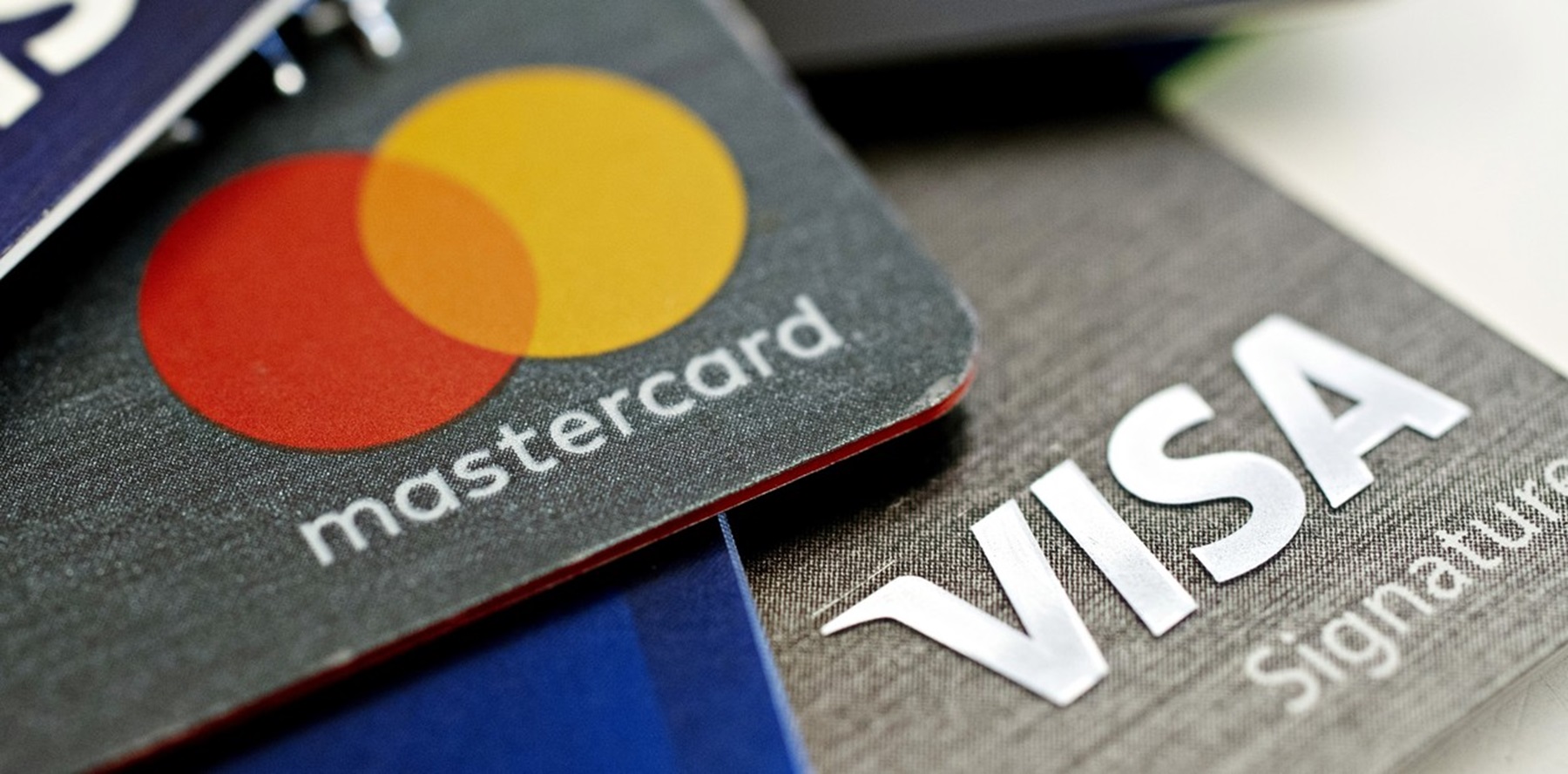 Visa y Mastercard.-