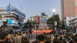 Verano 2025: Conocé el plan ideal, con entrada libre y gratuita, para las noches de Neuquén