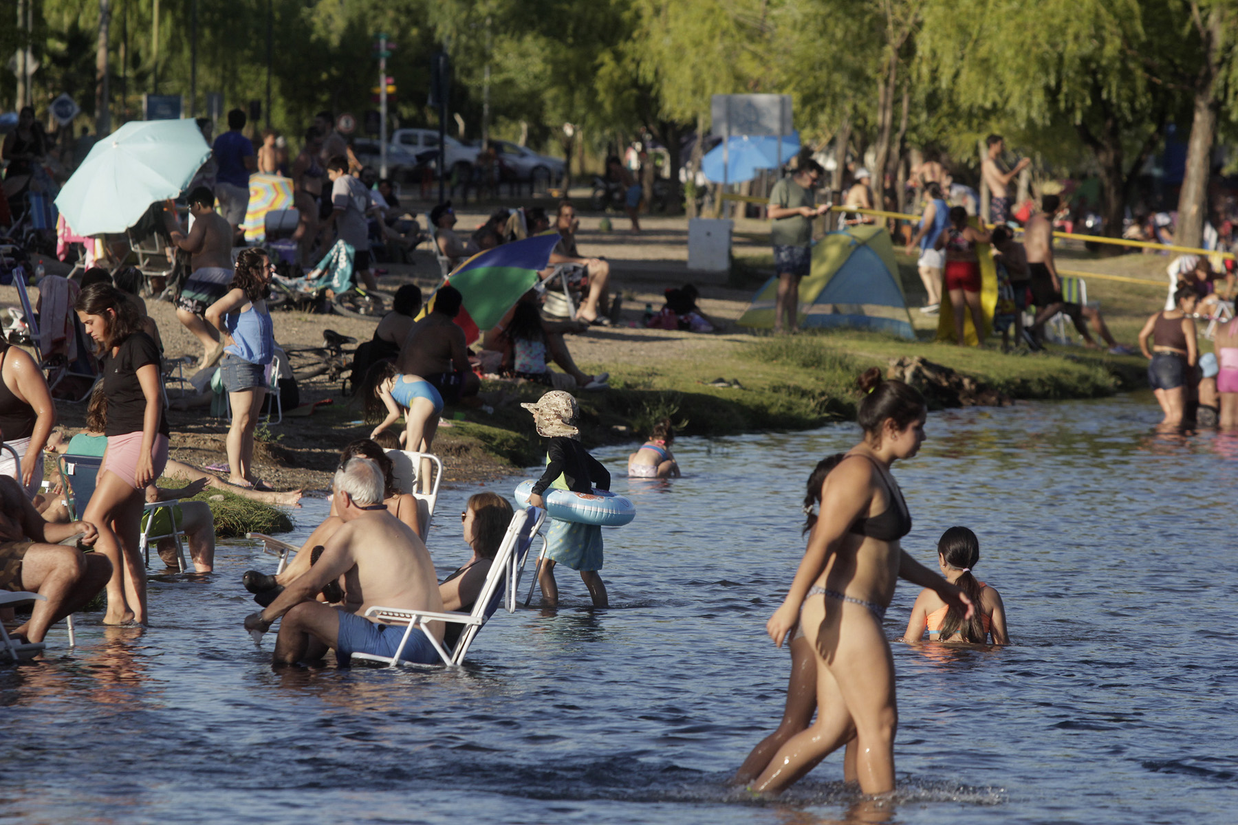 Un comienzo de semana caluroso en Neuquén y el Alto Valle. Foto: Oscar Livera.