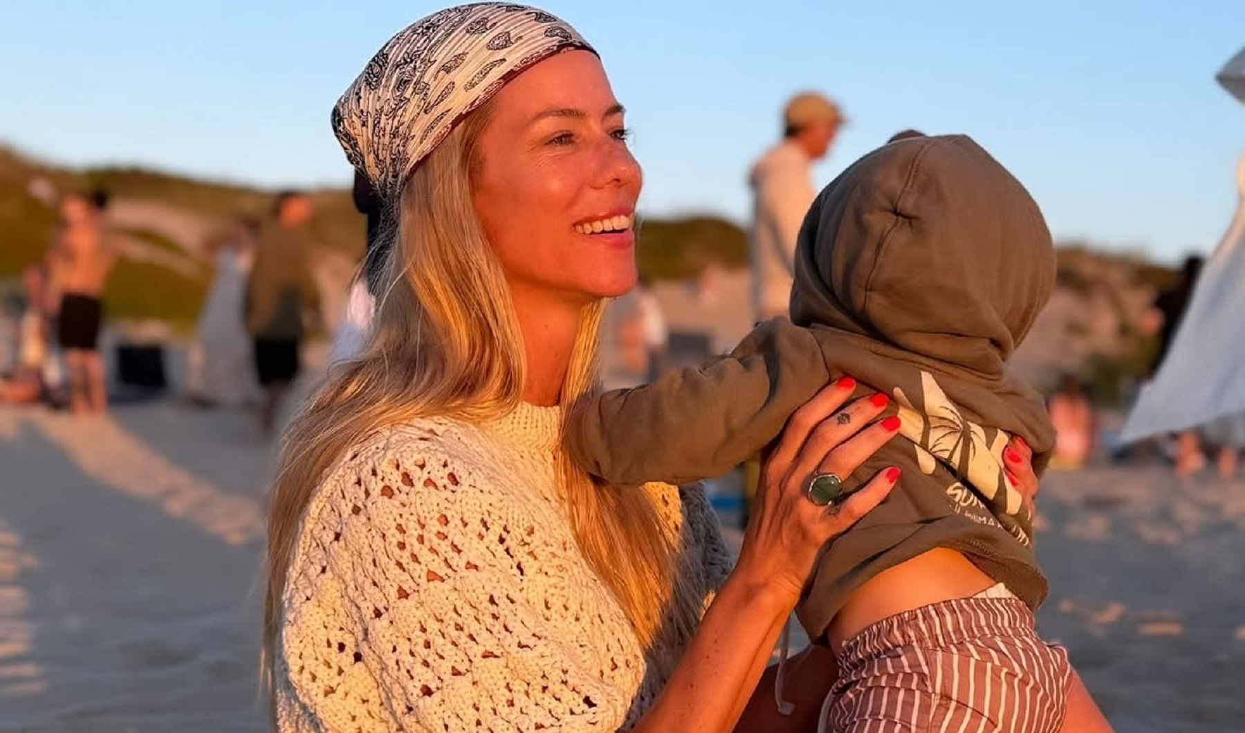 Nicole Neumann y Cruz Urcera en Punta del Este.