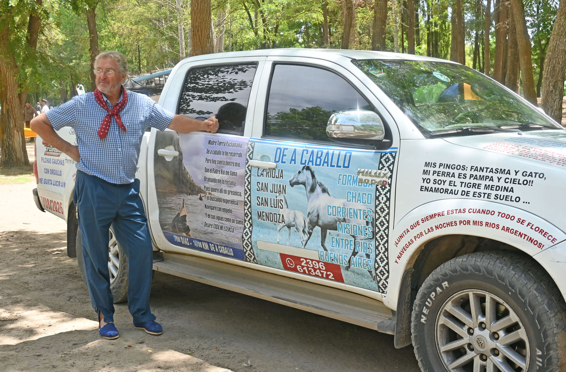 Gerardo 'Tigre' Medina dejó la travesía a caballo y acompaña por el agua el recorrido de la Regata.
Foto: Flor Salto