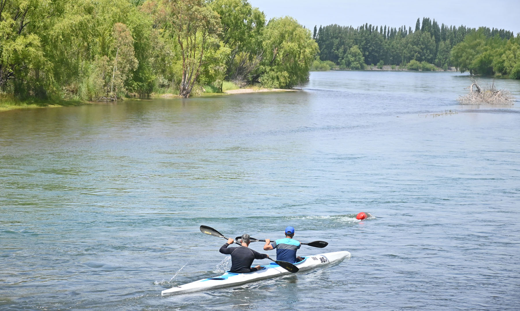 Parte de Plottier la regata Río Negro. (Florencia Salto).