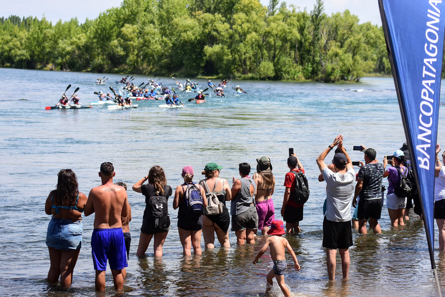 La largada de la 49° edición de la Regata del Río Negro fue en el Balneario de Plottier. Foto: Cecilia Maletti