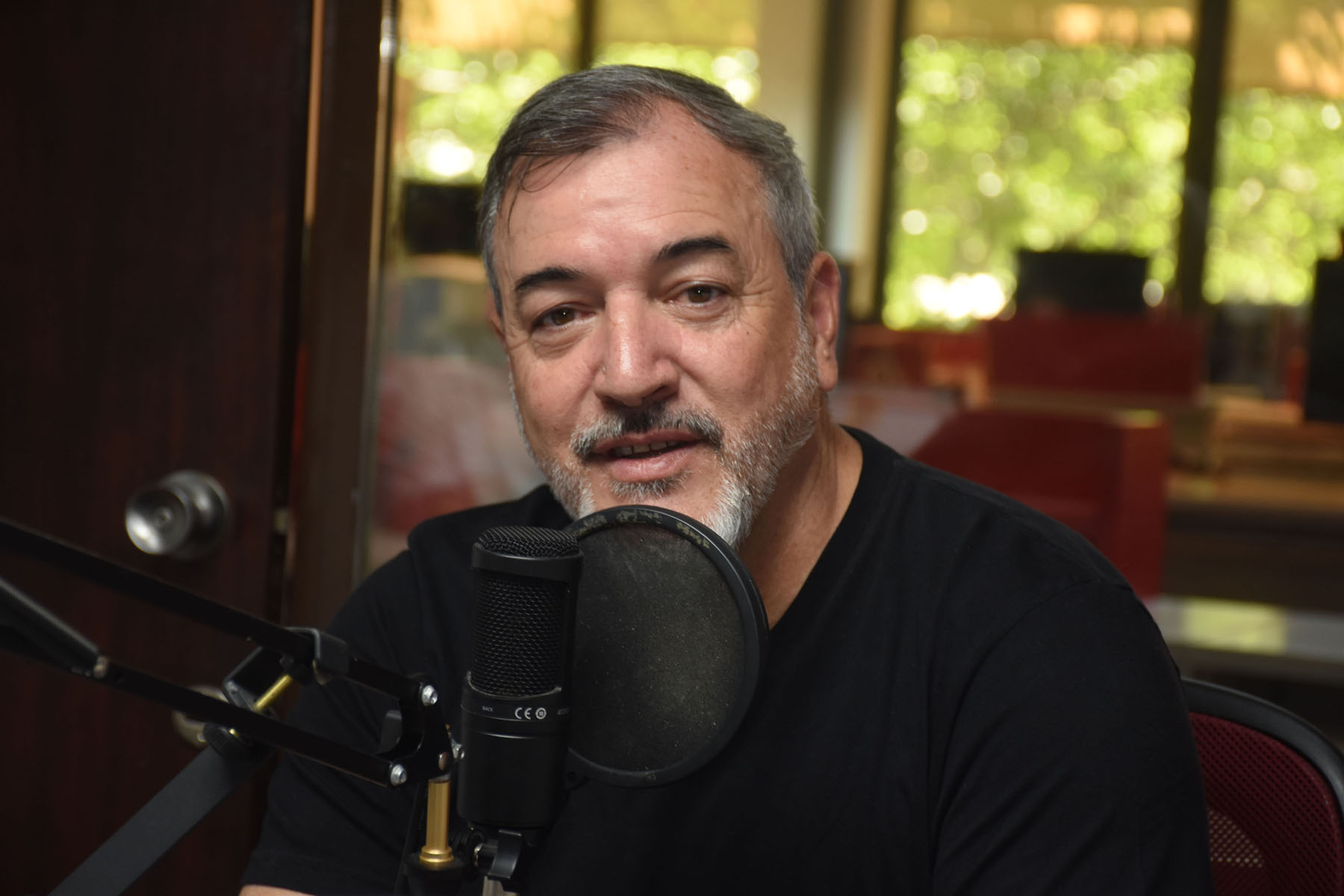 Rodolfo Aguiar en RÍO NEGRO RADIO. Crédito Juan Thomes.