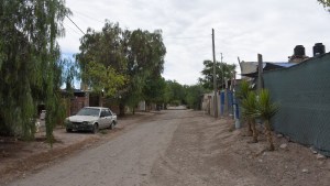 Niña de 9 años y un hombre baleados en Roca: motociclista lanzó una ráfaga de disparos desde la calle