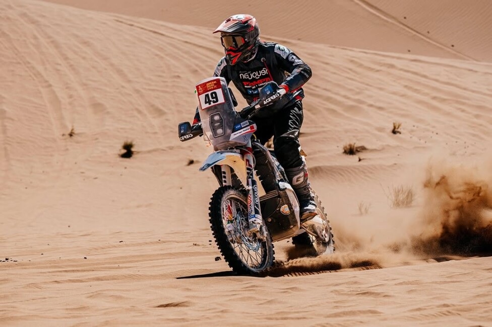 El neuquino Rostan completó la cuarta etapa y sigue adelante en su segunda experiencia en el Dakar.